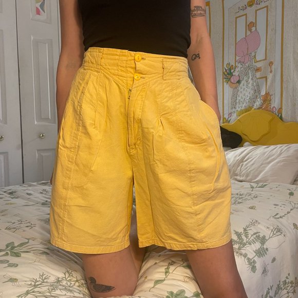 1980s Yellow high rise mom Mom shorts! - Picture 4 of 12